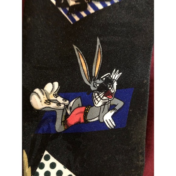 Vintage 1995 Looney Tunes Necktie Featuring Several Greats: Pepe, Daffy, Bugs… - Picture 9 of 12
